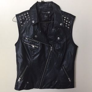 FOREVER 21 PLEATHER MOTORCYCLE VEST
